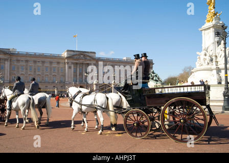 Royal carrello fuori Buckingham Palace Foto Stock