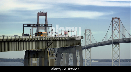 Il dual campate della Chesapeake Bay Bridge rivolta verso la sponda orientale del Maryland Foto Stock