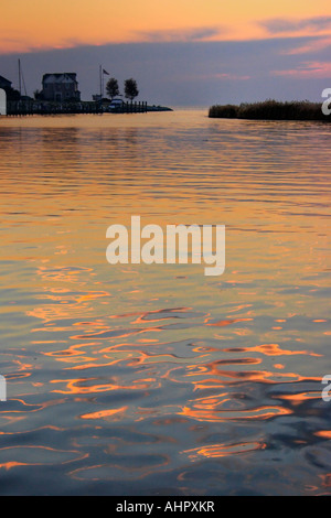 Tramonto a Knapp s si restringe Tilghman Island Maryland Chesapeake Bay in background Foto Stock