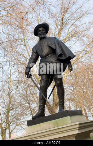 Sir Walter Raleigh statua REGNO UNITO Inghilterra Londra Greenwich Foto Stock