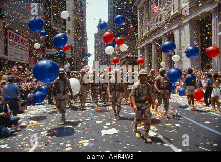 I soldati in tickertape Parade New York Foto Stock