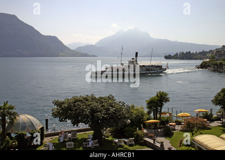 Il centenario piroscafi a ruote sul lago di Lucerna in Svizzera Foto Stock