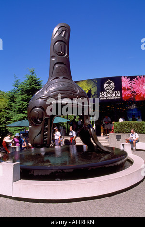 Il Haida Killer Whale scultura presso il Vancouver Aquarium di Stanley Park a Vancouver British Columbia Canada Foto Stock