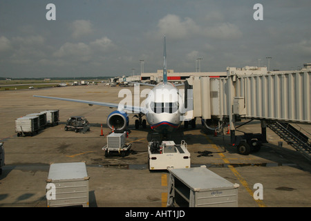 In aereo al gate vista frontale a Hartsfield - Jackson di Atlanta International Airport. Foto Stock
