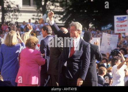 Il governatore Bill Clinton e il senatore Al Gore sul 1992 campagna Buscapade tour in Cleveland Ohio Foto Stock