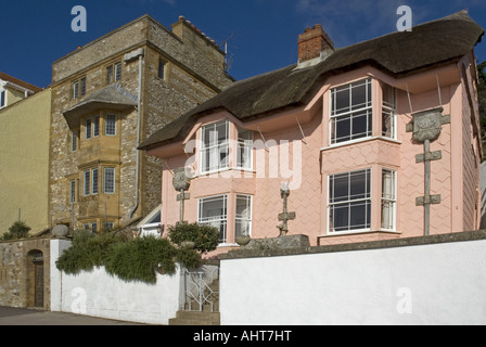 Proprietà terrazzati sul lungomare di Lyme Regis, Dorset Foto Stock