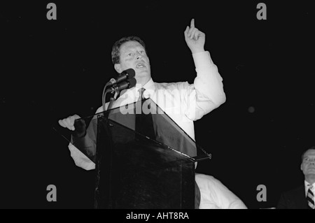 Il senatore Al Gore affronta la folla a un fundraiser DNC in New York City 1992 Foto Stock