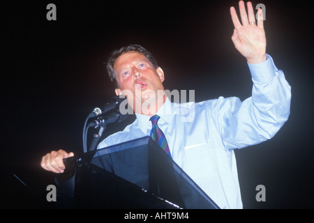 Il senatore Al Gore affronta la folla a Tyler Junior College sulla Clinton Gore 1992 campagna Buscapade tour in Tyler Texas Foto Stock