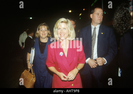 Il ribaltatore Gore sulla Clinton Gore Buscapade tour su uno dei suoi grandi laghi Tour Freeway si arresta 1992 Foto Stock