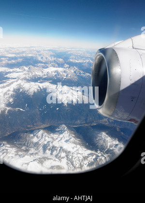 Vista attraverso la finestra di aeroplano Foto Stock