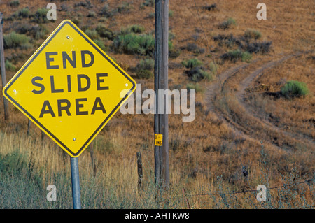 Un segno che legge Fine area di scorrimento Foto Stock