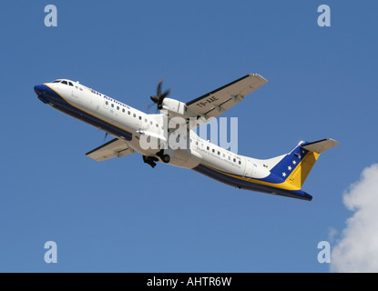 ATR 72-212 corto raggio aereo a turboelica operati da compagnie aeree BH di Boznia-Herzegovina in volo dopo il decollo Foto Stock
