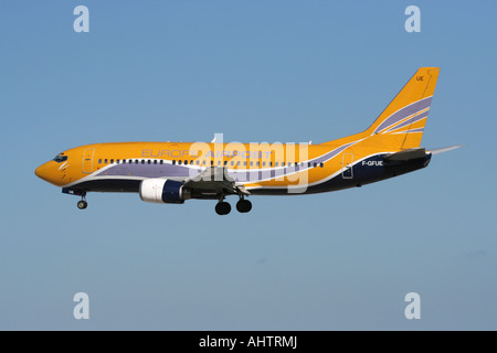 Un Boeing 737-300QC passeggero convertibile / piano di carico azionato da Europa Airpost Foto Stock