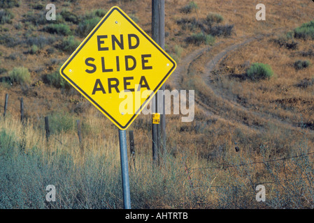 Un segno che legge Fine area di scorrimento Foto Stock