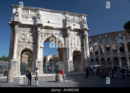 L'Arco di Costantino e Colosseo Roma Lazio Italia Foto Stock