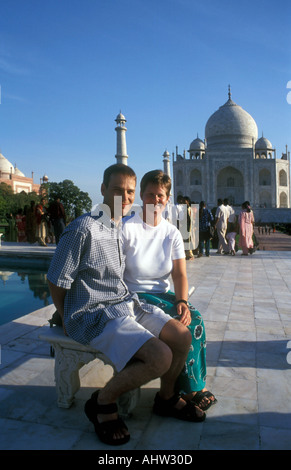 Il Taj Mahal appena al di fuori della città di Agra in Rajasthan in India Foto Stock