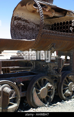 In prossimità di un vecchio treno treno grave yard Uyuni Boliva America del Sud Foto Stock