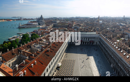 Vista di piazza San Marco dal campanile a Venezia Italia Foto Stock