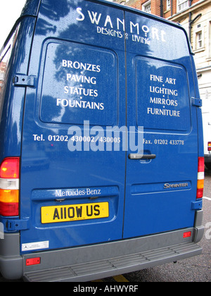 Vista posteriore della Mercedes Sprinter Van con divertente britannico piastra di licenza Foto Stock