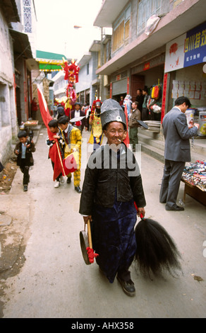 Cina Yunnan Wase Dali uomo nel Festival di Primavera di sfilata Foto Stock