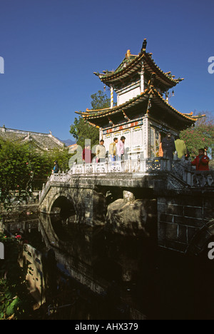 Cina Yunnan Guanyin Tempio della Dea della Misericordia stagno e isola centrale santuario Foto Stock