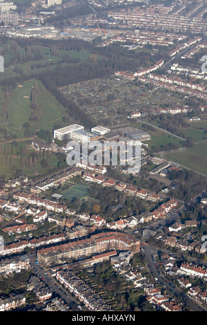 Elevato livello obliquo di vista aerea a nord del campo da golf Muswell Hill e viale Rodi Scuola Barnet London N11 Inghilterra UK Gennaio Foto Stock