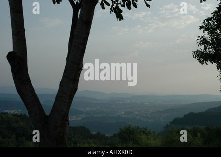 Paese bulgaro lato in estate Foto Stock