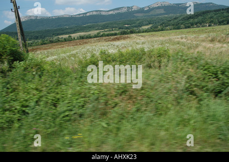 Paese bulgaro lato in estate Foto Stock