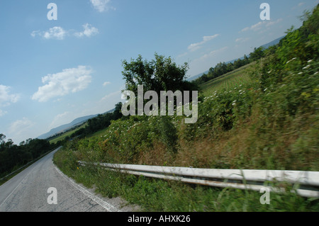 Paese bulgaro lato in estate Foto Stock