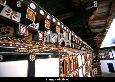 Il Bhutan Paro Gantey Palace Hotel dettaglio del dipinto su legno da costruzione Foto Stock