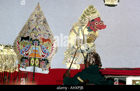 Indonesia Java arti Yogjakarta Wayang Kulit shadow puppet master Foto Stock