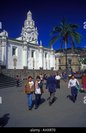 Ecuadorans, ecuadoran, persone, Cattedrale Metropolitana, Plaza de la Independencia, Piazza Indipendenza, Quito Pichincha provincia, Ecuador Foto Stock