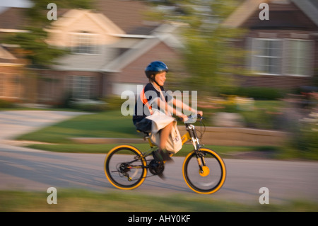 Supporto quotidiano offrendo quotidiani Foto Stock