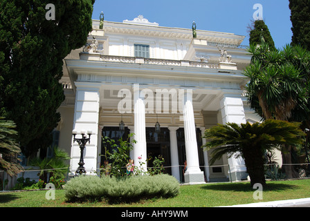 Giardino Entrata, Palazzo Achilleion, Gastouri, Corfu, Isole Ionie, Grecia Foto Stock