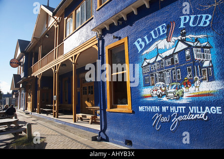 Pub blu Methven Mid Canterbury Isola del Sud della Nuova Zelanda Foto Stock