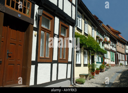 Fila di semi-case con travi di legno a Quedlinburg Foto Stock