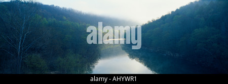 Nebbia di mattina su Cumberland River Kentucky Foto Stock