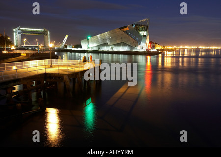 Settembre 2007 la barriera di marea e la profonda submarium di notte Hull East Yorkshire Foto Stock