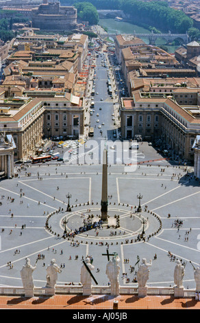 Vista dal tetto della basilica di san Pietro e la Città del Vaticano Foto Stock