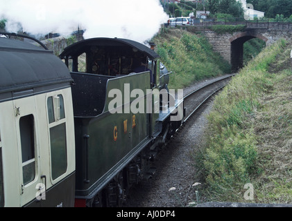 Treno a vapore lasciando Watchet stazione dirigendosi verso Minehead. Somerset Steam Railway. Somerset. Inghilterra