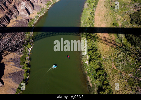 Ponticello di base dei salti dal Perrine Bridge in Twin Falls Idaho uno dei pochi luoghi al mondo dove la base jumping è consentito Foto Stock