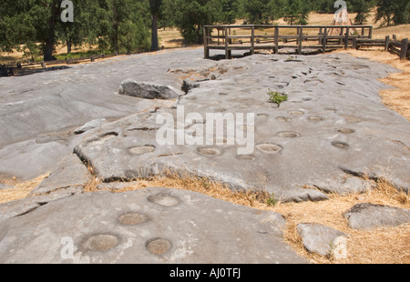 California Gold Country la contea di Amador macinazione indiano Rock State Historic Park Miwok indian bedrock fori di malta Foto Stock