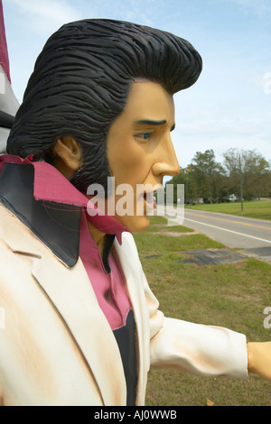 Replica di Elvis Presley cantare sulla strada nel sud-est in GA Foto Stock