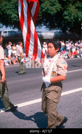 Japanese American Boy Scout un la quarantanovesima settimana Nisei sfilata in Little Tokyo Los Angeles CA Foto Stock