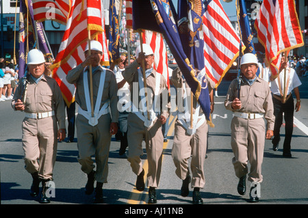 Giapponese americano di colore a guardia del quarantanovesimo Nisei settimana sfilano in Little Tokyo Los Angeles CA Foto Stock