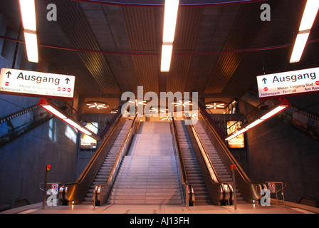 Metropolitana stazione tranviaria Killesbegr Messe Stuttgart Baden Württemberg Germania Foto Stock