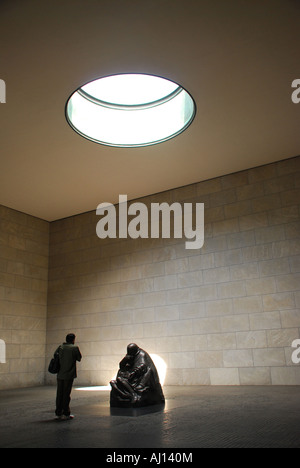 Pietà di Kaethe Kollwitz nella costruzione di Schinkel Neue Wache Unter den LInden Berlino Germania Foto Stock