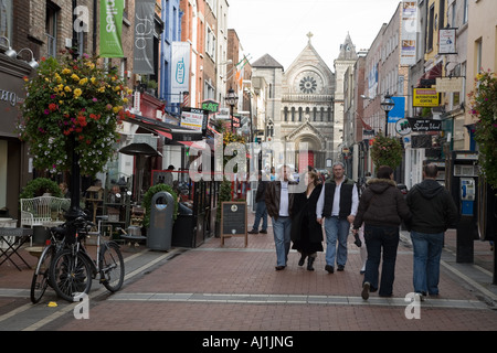 Foto di stock di acquirenti su Anne Street South appena fuori da Grafton Street a Dublino s trafficato quartiere commerciale Shot Settembre 2007 Foto Stock