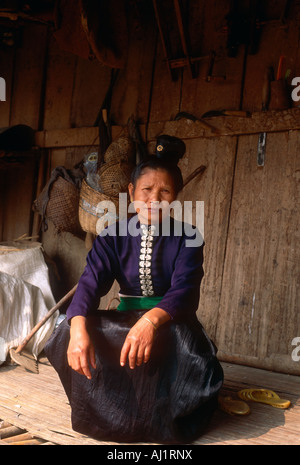 Ritratto di Nero donna Thai in figlio La. Vietnam del Nord Foto Stock