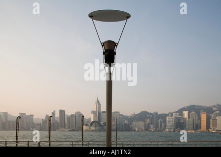 Asia Repubblica popolare cinese Hong Kong via lampada lungo il Porto di Hong Kong waterfront Foto Stock